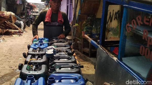 Potret Susahnya Warga Miskin Jakarta Akses Air Bersih