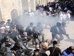 Israel Tetap Buka Akses Yahudi, Bentrok Pecah saat Idul Adha di Al Aqsa