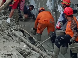Jasad Pekerja yang Tertimbun Lumpur Proyek di Surabaya Ditemukan