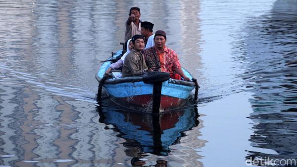 Potret Perjuangan Warga untuk Salat Idul Adha di Pelabuhan Sunda Kelapa