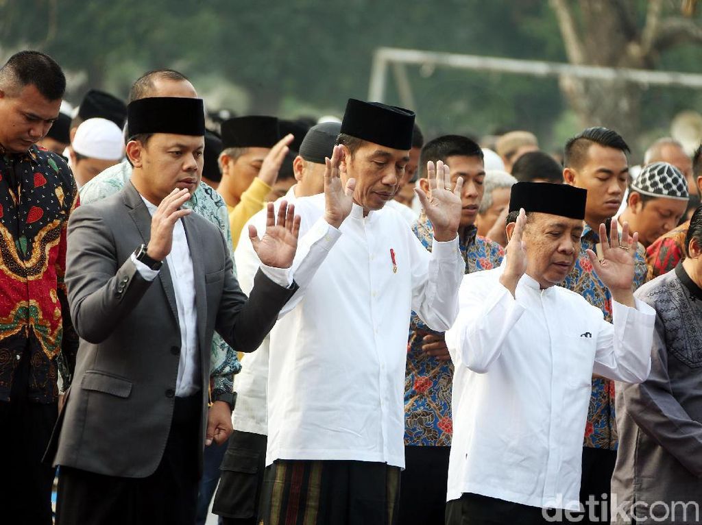 Momen Jokowi Salat Idul Adha di Kebun Raya Bogor