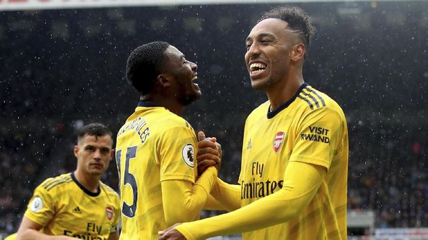 Paul Merson yakin Arsenal bisa finis di atas Manchester United.
