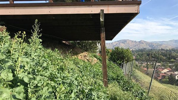 Bikin Dengkul Lemes, Rumah Ini Dikit Lagi Ambruk