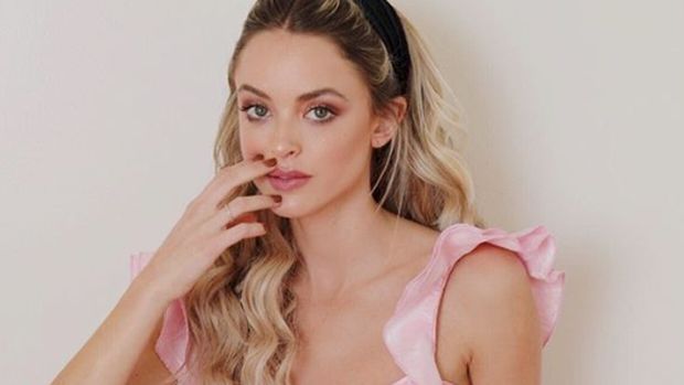 Kaitlynn Carter, mantan Broody Jenner yang tertangkap kamera berciuman dengan Miley Cyrus.