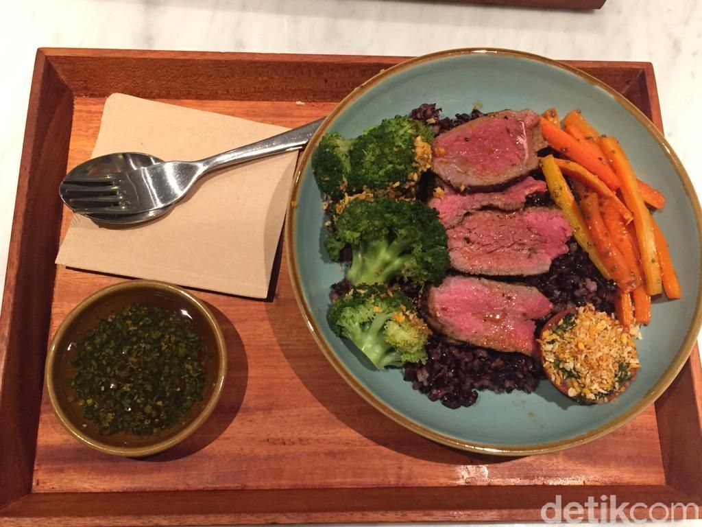 SUPERGRAIN: Ada Paduan Nasi Hitam dan Charred Steak Dalam Super Bowl SUPERGRAIN: Ada Paduan Nasi Hitam dan Charred Steak Dalam Super Bowl