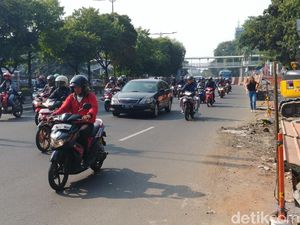 Pengendara di Salemba Juga Banyak Langgar Perluasan Ganjil-Genap Pengendara di Salemba Juga Banyak Langgar Perluasan Ganjil-Genap