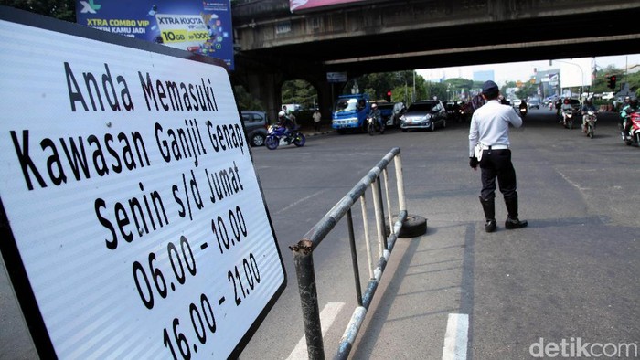 Sosialisasi ganjil-genap (Foto: Lamhot Aritonang)