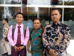 3 Remaja Terdakwa Kerusuhan 22 Mei Divonis Bebas 3 Remaja Terdakwa Kerusuhan 22 Mei Divonis Bebas