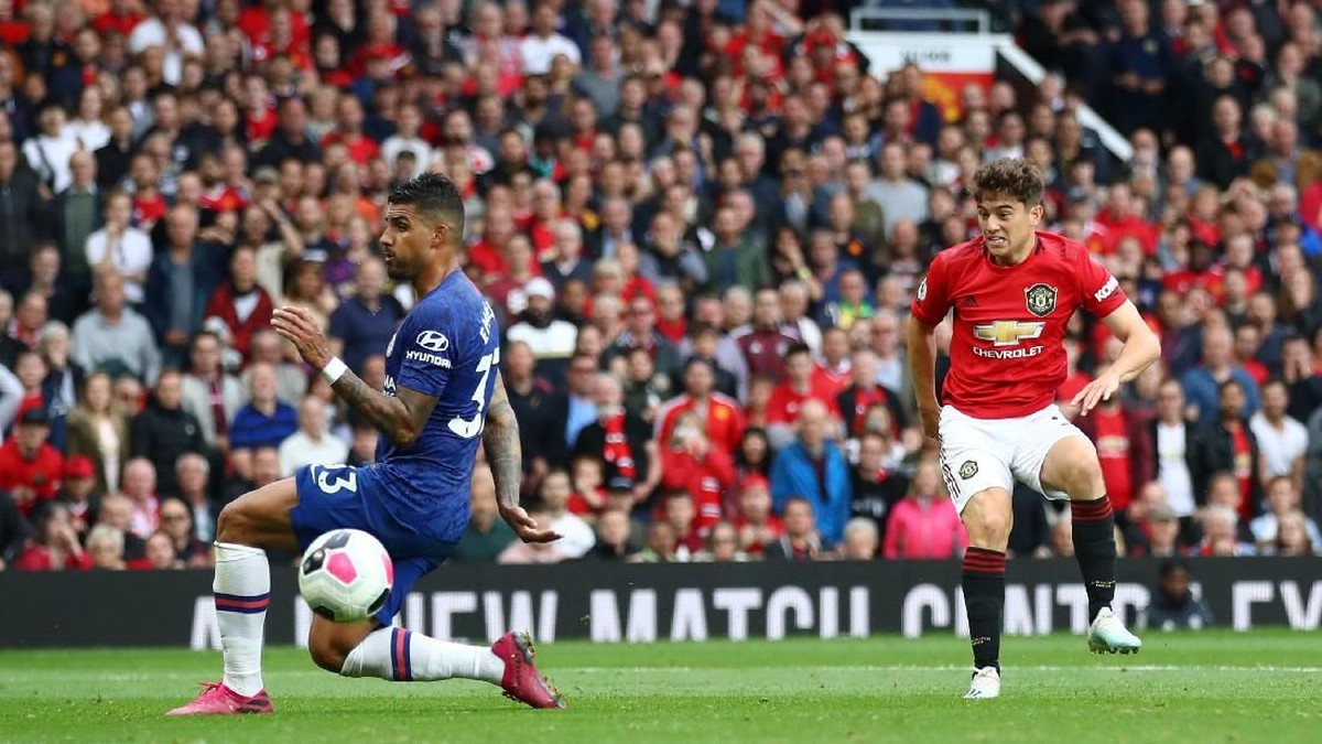 Perayaan gol pemain Manchester United, Daniel James, ke gawang Chelsea dipuji David Beckham. (Foto: Julian Finney/Getty Images)