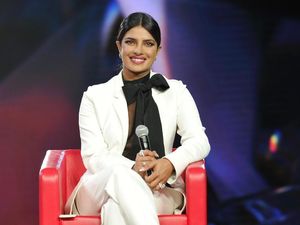 Gaya Seksi Maskulin Priyanka Chopra saat Disebut Munafik di Forum Terbuka Gaya Seksi Maskulin Priyanka Chopra saat Disebut Munafik di Forum Terbuka
