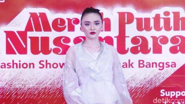 20 Koleksi Batik dan Tenun dari Metro Department Store untuk HUT RI ke-74