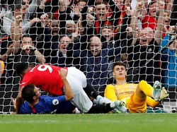 Anthony Martial menggandakan keunggulan MU menjadi 2-0 di menit ke-65. Reuters/Phil Noble.