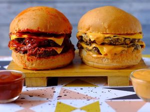 Mantul! Rp 25 Ribu Bisa Nikmati Burger Juicy di Sini