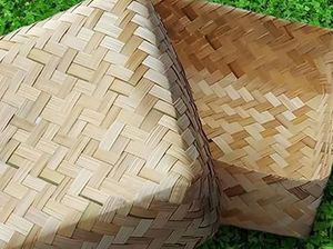 Daun Jati hingga Kreneng Jadi Wadah Alami Untuk Daging Kurban