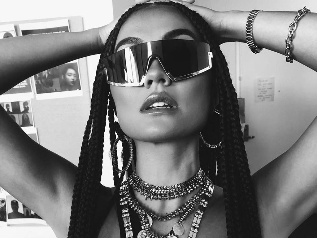 Gaya Seksi Agnez Mo Pakai Bra Louis Vuitton di Situs Majalah Billboard Gaya Seksi Agnez Mo Pakai Bra Louis Vuitton di Situs Majalah Billboard