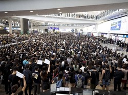 Tertahan di Bandara Hong Kong, 47 Orang Tim Renang DKI Dibawa ke KJRI