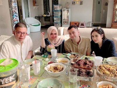 10 Selebriti Berpose Keren Saat Rayakan Idul Adha