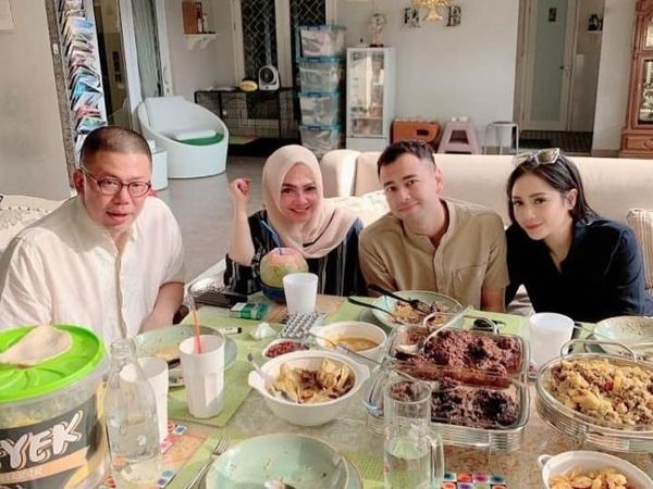 10 Selebriti Berpose Keren Saat Rayakan Idul Adha