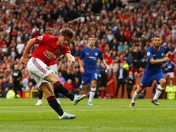 Daniel James melepaskan tendangan yang berbuah gol ke gawang Chelsea di menit ke-81. Reuters/Jason Cairnduff.