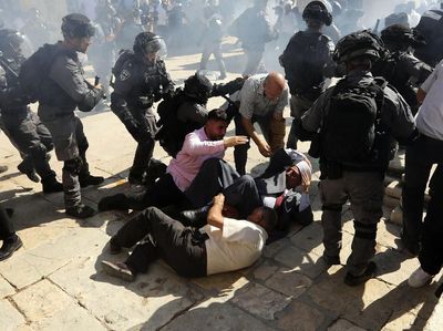 Detik-detik Bentrokan Polisi Israel vs Muslim Palestina Saat Idul Adha