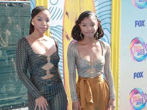 Gaya Bintang The Little Mermaid di Teen Choice Award Gaya Bintang The Little Mermaid di Teen Choice Award