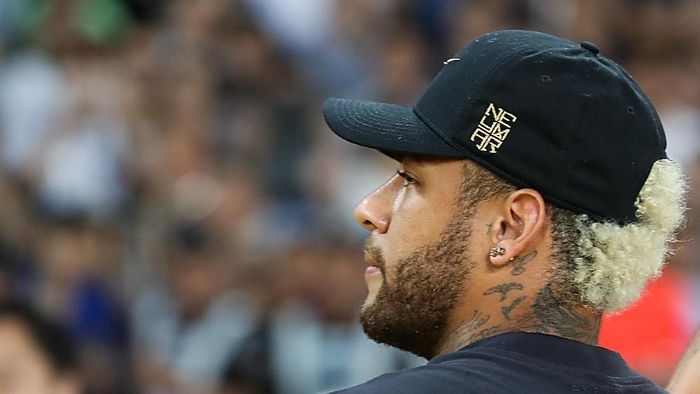 Sudah lama dikaitkan, Neymar belum juga pindah ke Barcelona (Foto: Lintao Zhang/Getty Images)