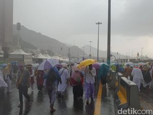Hujan Deras dan Angin Kencang Menerjang Mina