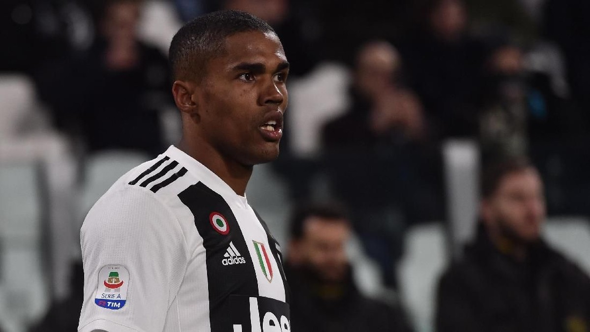 Douglas Costa siap ambil keuntungan dari hadirnya Maurizio Sarri. (Foto: Tullio M. Puglia/Getty Images)
