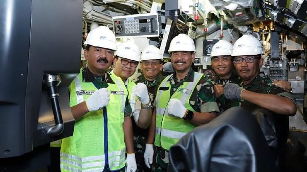 Panglima TNI Tinjau Kapal Selam Pertama Buatan Indonesia