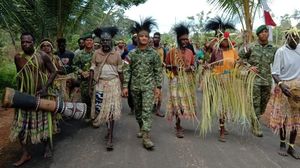 Satgas Yonif MR 411 Kostrad Peringati HIMAS Bersama Suku Kanum