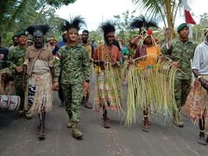 Satgas Yonif MR 411 Kostrad Peringati HIMAS Bersama Suku Kanum