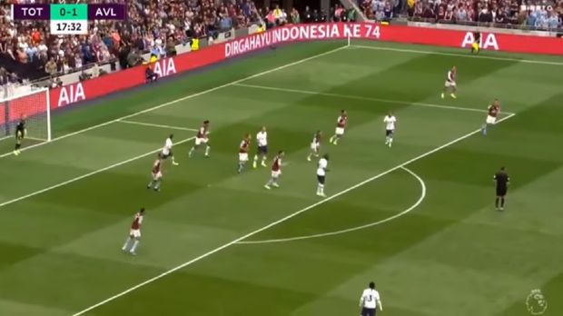 Tulisan Dirgahayu Indonesia ke-74 di laga Tottenham Hotspur vs Aston Villa, Sabtu (10/8/2019).