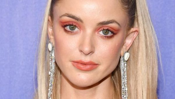 Gaya Feminin Kaitlynn Carter, Model yang Kepergok Mesra dengan Miley Cyrus