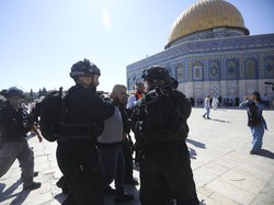 Bentrok Pecah saat Warga Palestina Rayakan Idul Adha di Al Aqsa