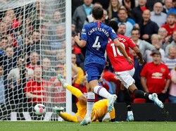 Marcus Rashford menggandakan keunggulan MU menjadi 3-0 di menit ke-67. Reuters/Phil Noble.