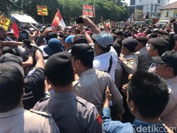 Ribuan Buruh di Jember Tuntut Anggaran Penyertaan Modal Rp 5,8 M