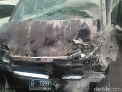 Adu Banteng Bus Vs APV di Purworejo, 1 Orang Tewas dan 6 Terluka