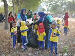 Kurangi Polusi, Pelajar Hingga Ibu Rumah Tangga Berantas Sampah di Sumbawa Barat