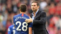 Saya sudah berbagi memori denganmu sejak tahun 2012, sejak kamu masih jadi pemain dan jadi manajer. Saya berdoa yang terbaik untuk masa depanmu, kata Cesar Azpilicueta (Michael Regan/Getty Images)