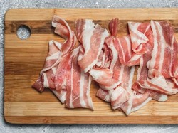 Dokter Temukan Cacing Pita di Otak Pria yang Doyan Bacon Babi Setengah Matang