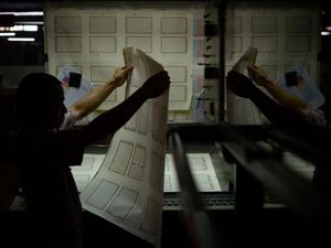 Mengintip Proses Pencetakan Alquran di Bandung