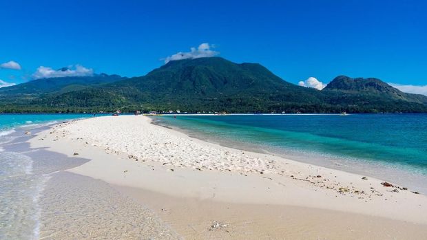 6 Pantai Eksotis di Filipina Selain Boracay
