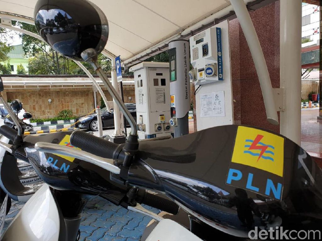 Pengguna Kendaraan Listrik Akan Dipermudah Akses SPLU Pengguna Kendaraan Listrik Akan Dipermudah Akses SPLU