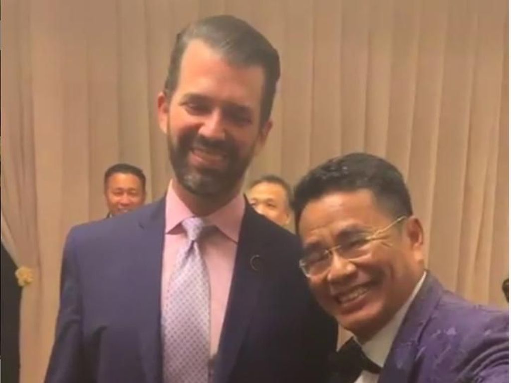 Ketika Anak Donald Trump Lirik Cincin Berlian Hotman Paris Ketika Anak Donald Trump Lirik Cincin Berlian Hotman Paris