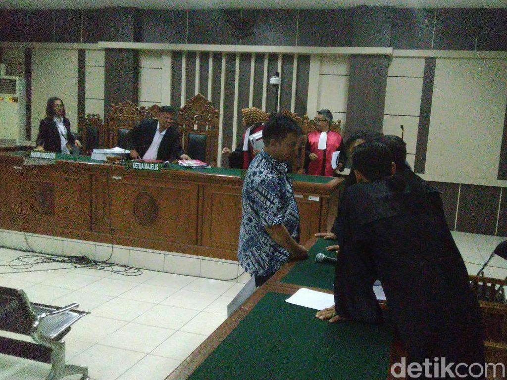 Dituntut 5 Tahun Karena Suap, Hakim Lasito Sebut Diperintah Pimpinan Dituntut 5 Tahun Karena Suap, Hakim Lasito Sebut Diperintah Pimpinan