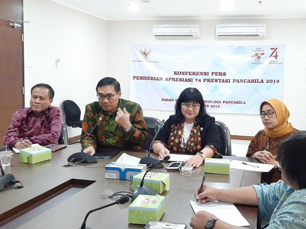 Ki Manteb Hingga Iwan Fals Bakal Dapat Penghargaan Teladan Pancasila Ki Manteb Hingga Iwan Fals Bakal Dapat Penghargaan Teladan Pancasila