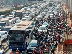 Menko Rangkap Jabatan, Ekonom: Bisa Bahaya untuk Ekonomi