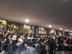 Konser LANY Batal, Penonton Lempar-lempar Botol