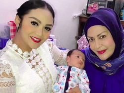 Dulu Berseteru, Kini Krisdayanti dan Mantan Istri Raul Lemos Kompak Jadi Nenek