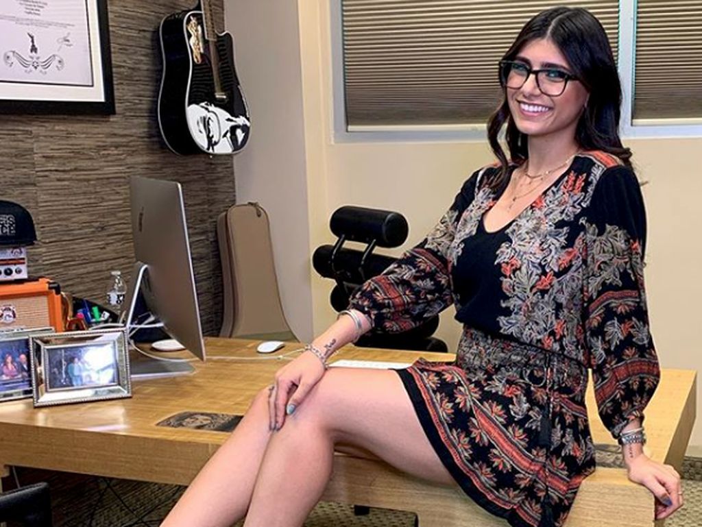 Eks Bintang Porno Mia Khalifa Ungkap Alami Pelecehan di Balik Foto Berhijab Eks Bintang Porno Mia Khalifa Ungkap Alami Pelecehan di Balik Foto Berhijab